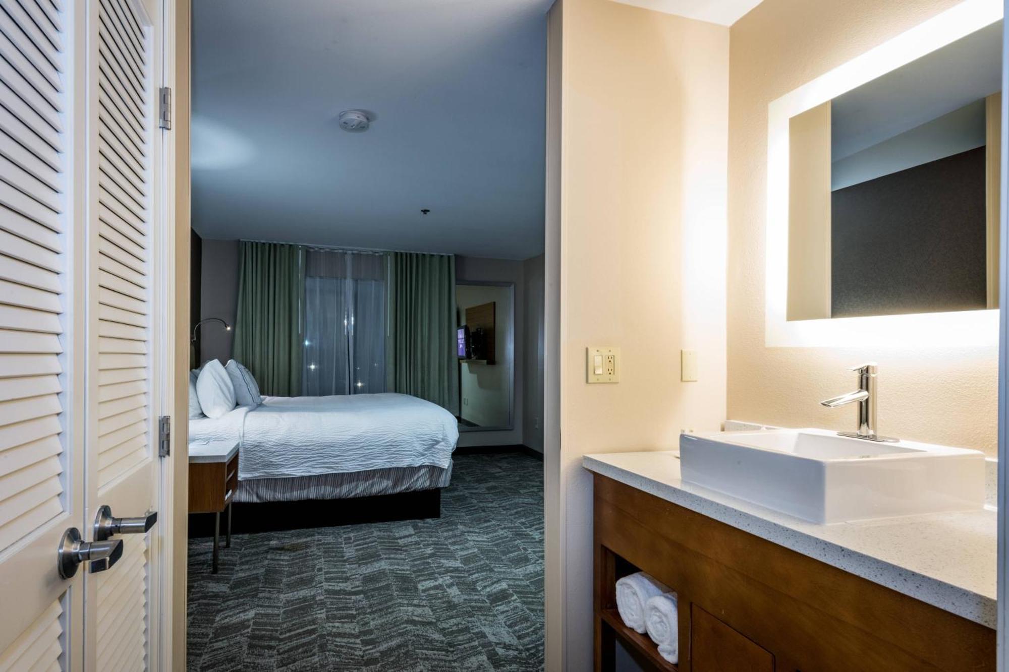 Springhill Suites By Marriott Denton Dış mekan fotoğraf